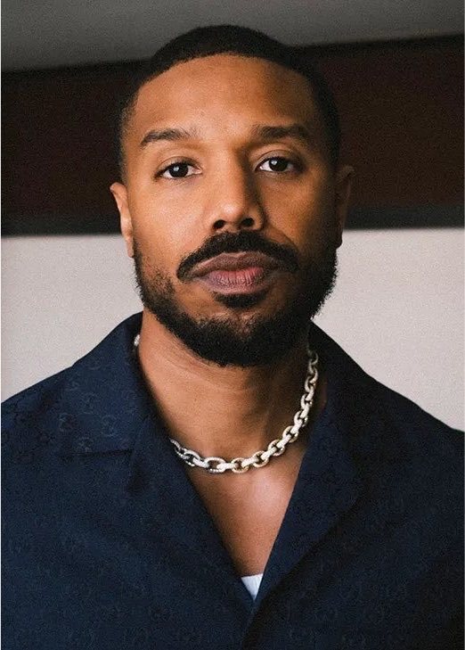 据 Six Flags 报道，RAYE 和 Michael B. Jordan 