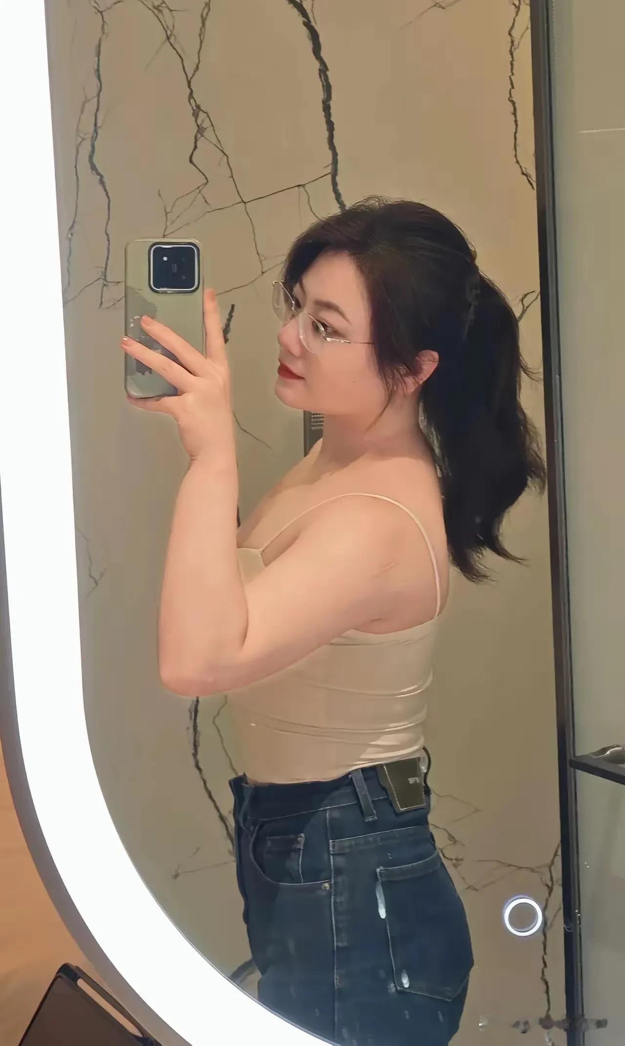 长大真好，工作真好，赚钱真好长大真好。
从前一遇到事儿，心里会先想谁能帮我？
现