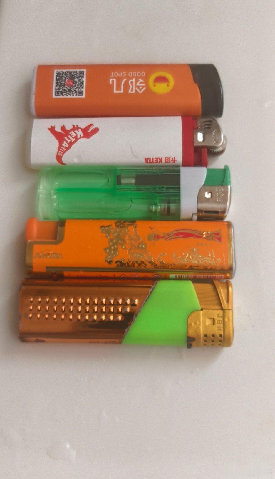 我妈今天抽第五根烟了，她记得比我清楚 ​​​