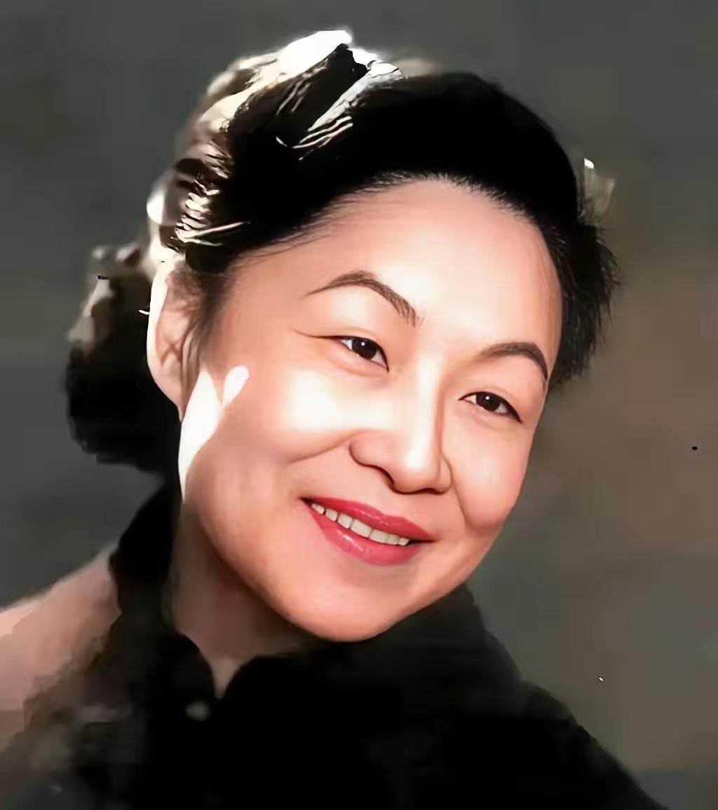 杨绛先生谈夫妻吵架的看法，可谓是一针见血，她说：“夫妻吵架，如果是男人先低头，那