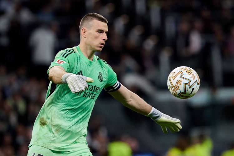 状态低迷！卢宁本赛季为皇马首发8次，有7次单场至少丢2球