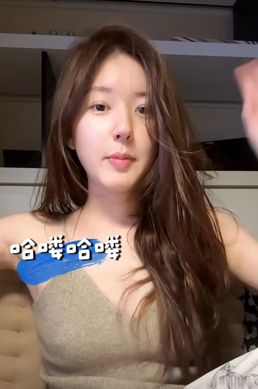 双眼皮明显还在恢复期，这也要拍广，看来没少挣钱啊[笑cry]粉丝硬洗是在分享生活