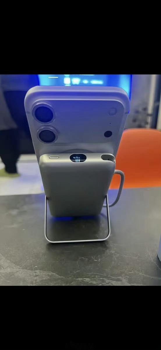 iPhone18标准版外观曝光买一个带摄像头的壳，不就直接变Pro了吗？低成本改