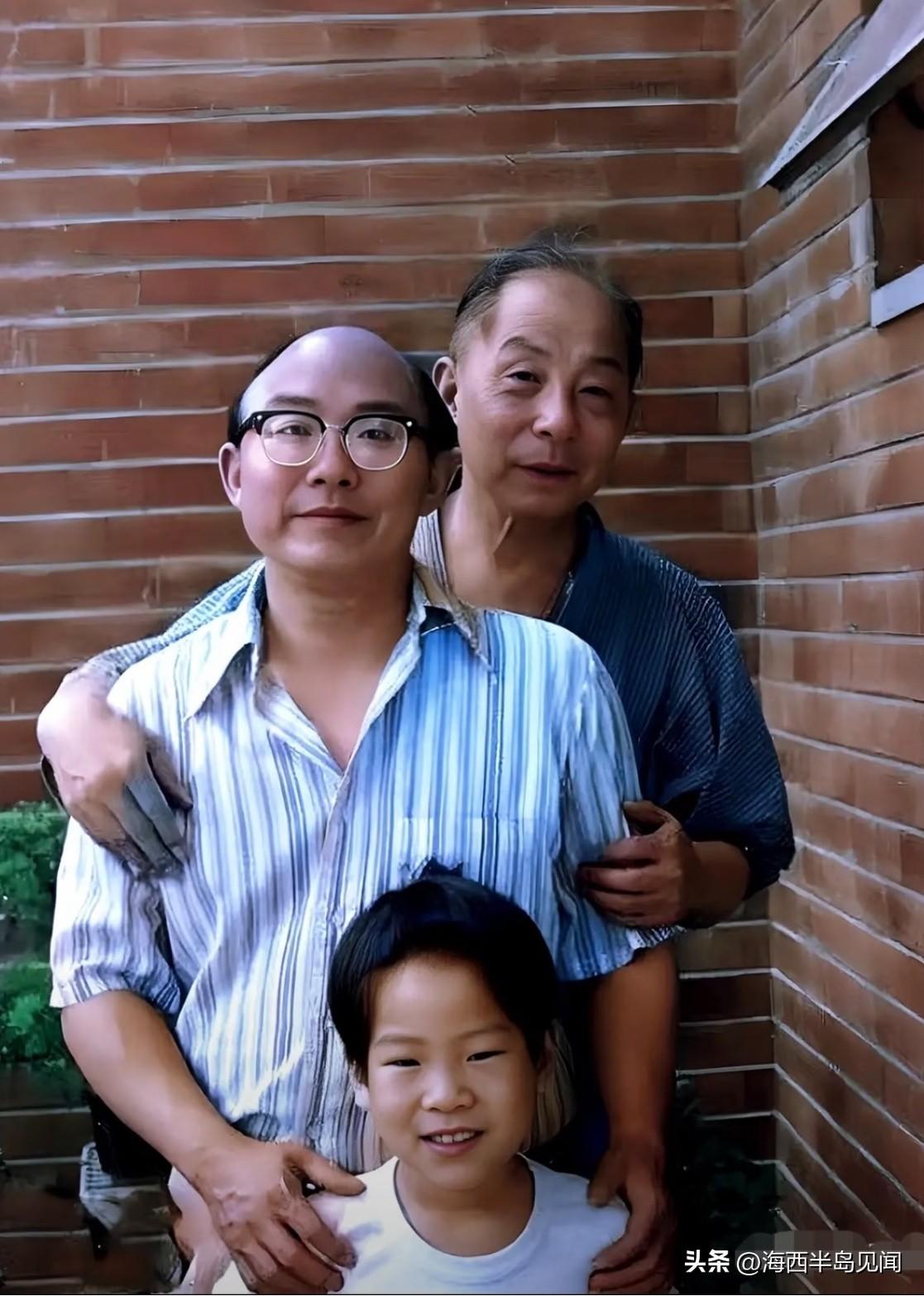 1975年，张学良幽禁寓所，张学良与儿子张闾琳及长孙张居信十分难得的一张珍贵合影