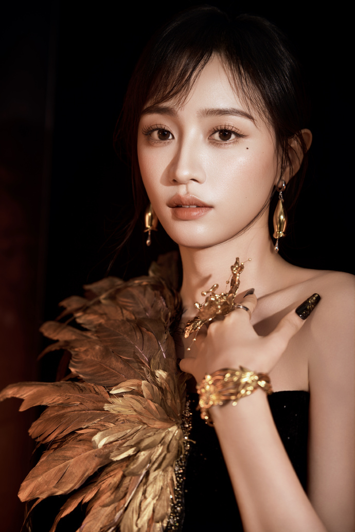 SNH48在万花世界重聚了    SNH48在《万花世界》重聚了！鞠婧祎领衔主演