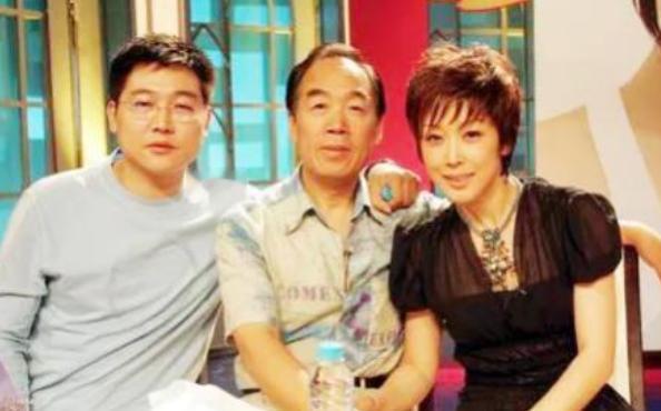 [微风]1989年，17岁的孙悦从部队回家探亲，结果半夜时分，父母又开始吵架，她