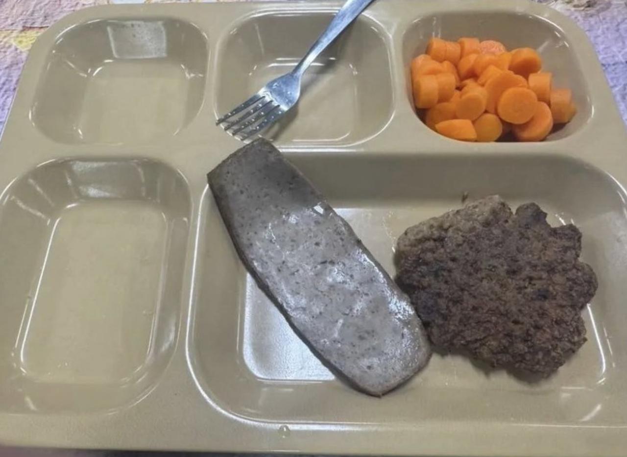 实锤了！美国航母上的伙食，确实是减配了。

不仅仅是航母，包括的黎波里号两栖攻击