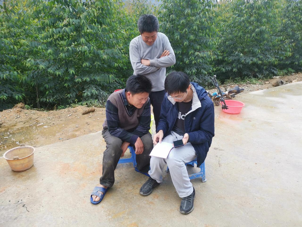 其次就是新农合的确是一项惠民工程，是能够减轻老百姓经济负担的一项政策。谁都不敢说