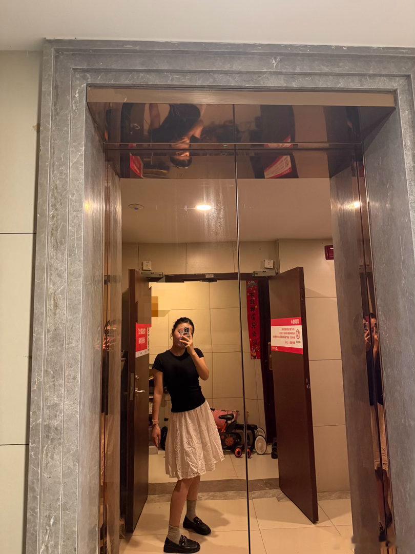 瘦不了一点，到晚上就很想喝一点，好死不死我也不怕麻烦，已经下单小龙虾3斤，等会儿