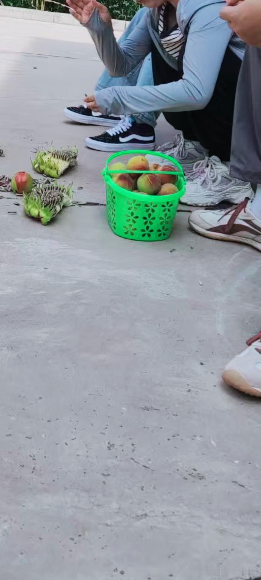 啥话不说，看图，夏日生活就是这样的，你觉得这日子属于什么水平？

夏日生活打卡季