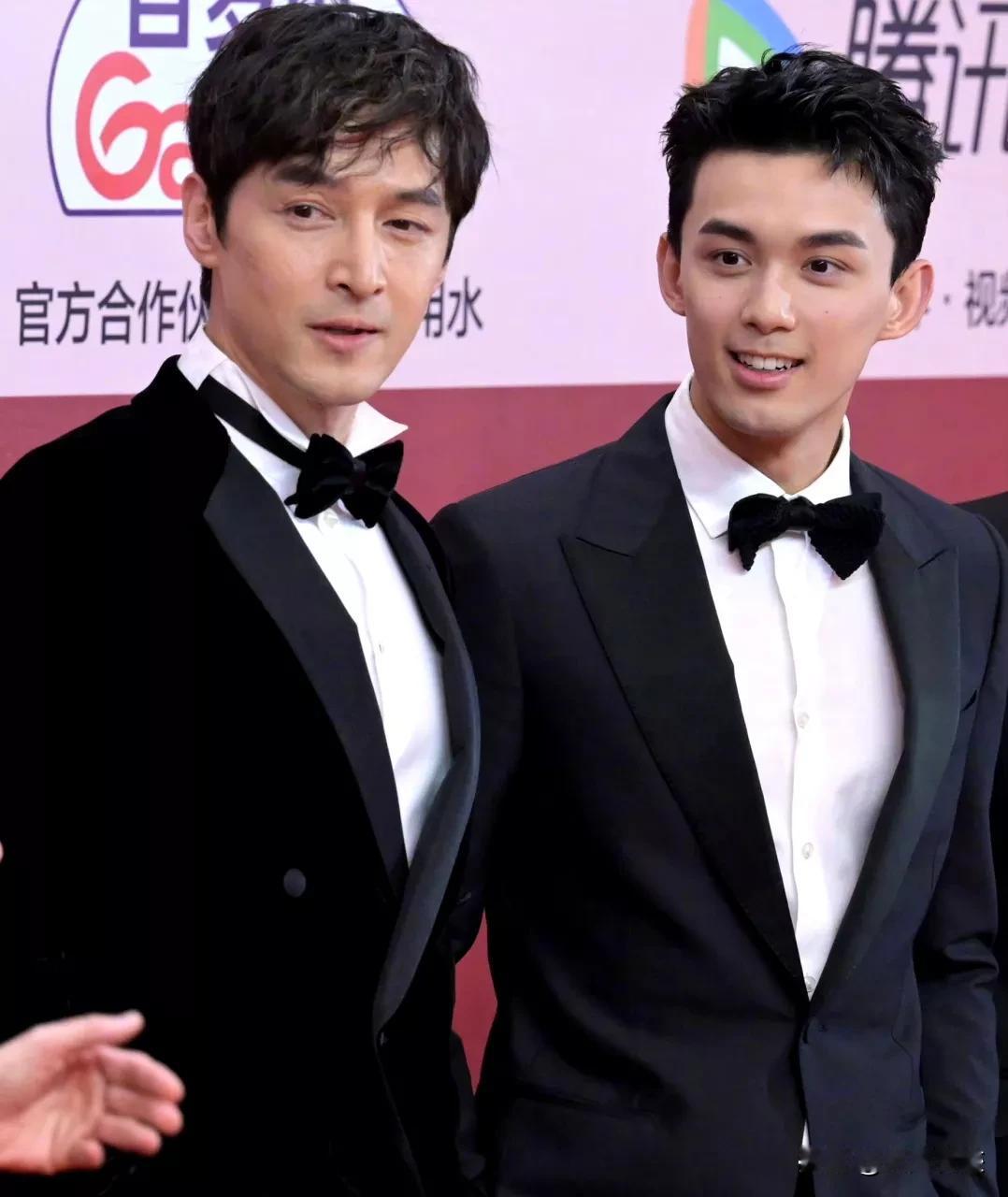 吴磊、胡歌，一个是男孩和一个是男人，一个成熟稳重，一个青春活力。
吴磊24岁，胡