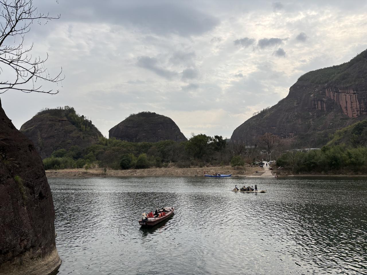 这个寒假学校一个在编教师辞职了。他辞职的理由就是想做自己想做的事。说实在我是挺羡