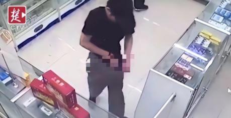 湖北，一男子从药店买了一盒“伟哥”，吃完却发现没有任何反应，他觉得药是假的，为了