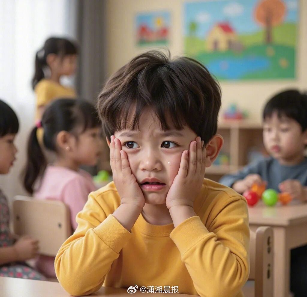 #韩国4岁考试乱象背后#【韩媒：#韩国4岁孩子穿着纸尿裤上培训班#】“我家孩子S