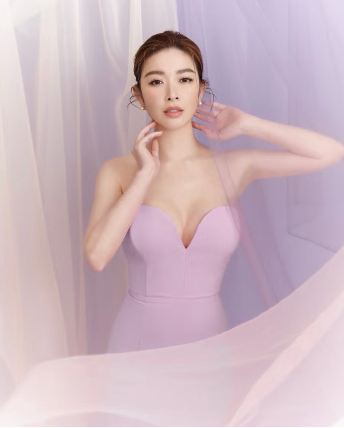 44岁许维恩罹乳癌，已切除双乳！！！新闻中她首度公开谈及这段身心历程。罹病期间，