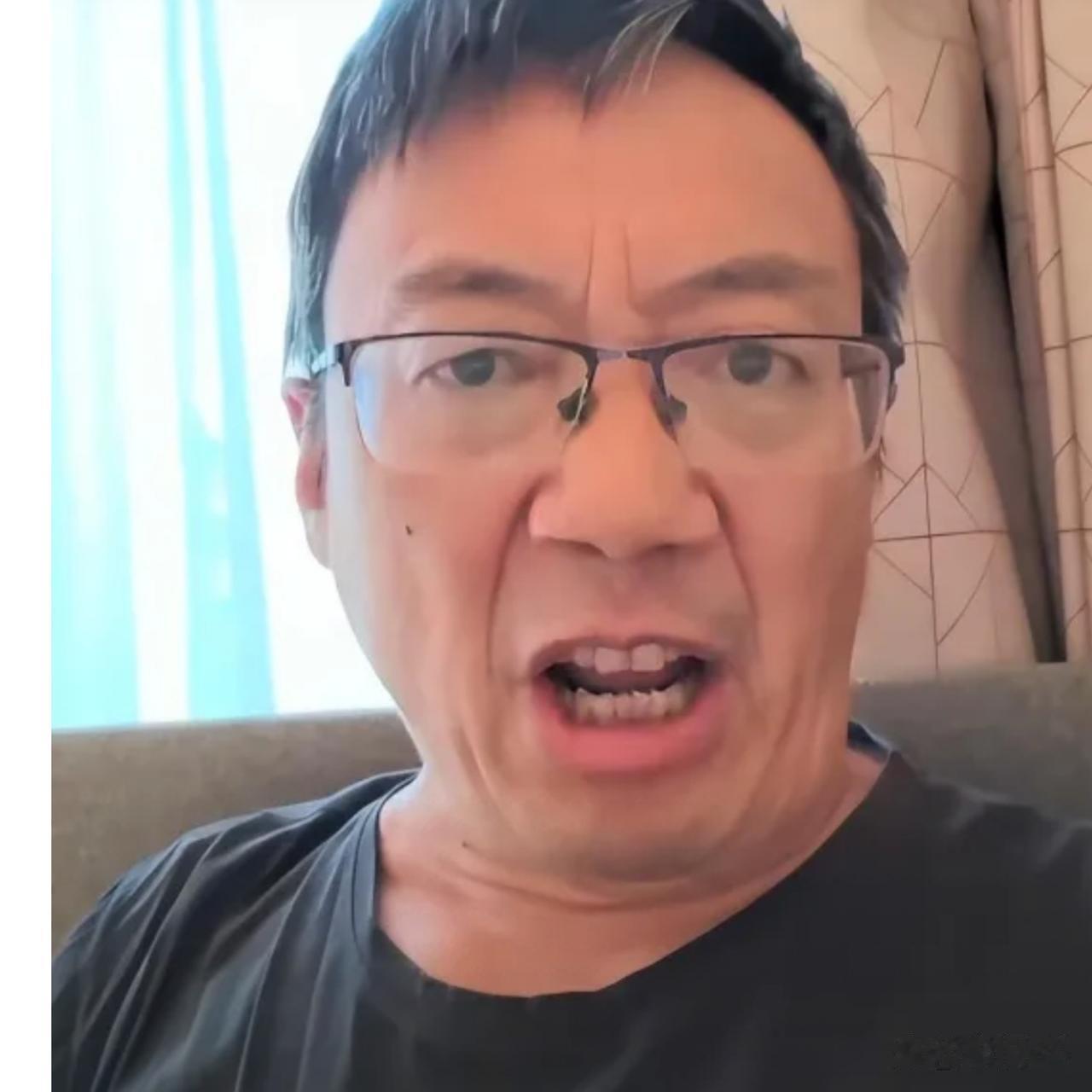 我敢打赌，胡锡进绝对不敢应战，不敢与汤家凤面对面地辩论英语科目降低权重的问题。
