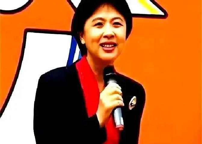 72岁刘璐一句话让全网破防，87岁陈铎开口就让人泪崩。
这台没有流量明星的晚会，