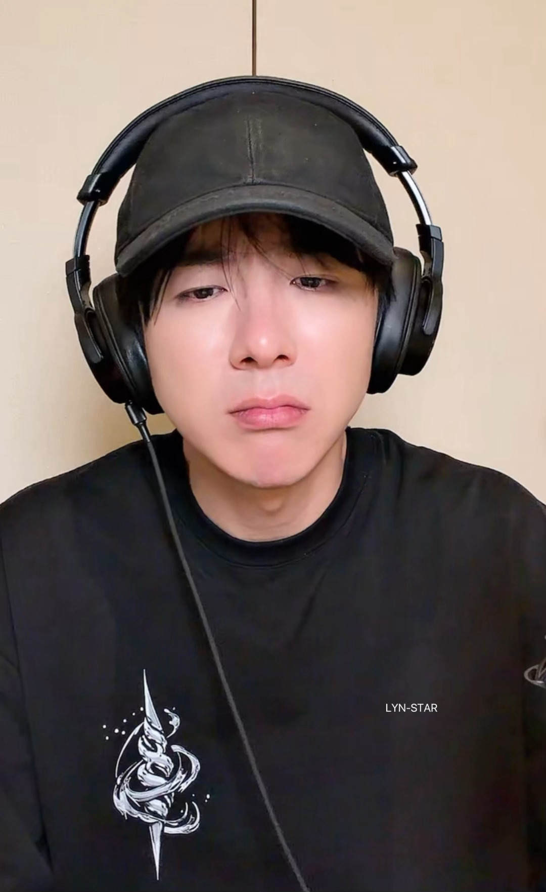 可爱委屈🥺的小模样太招人稀罕了哈哈哈哈哈 ​​​
