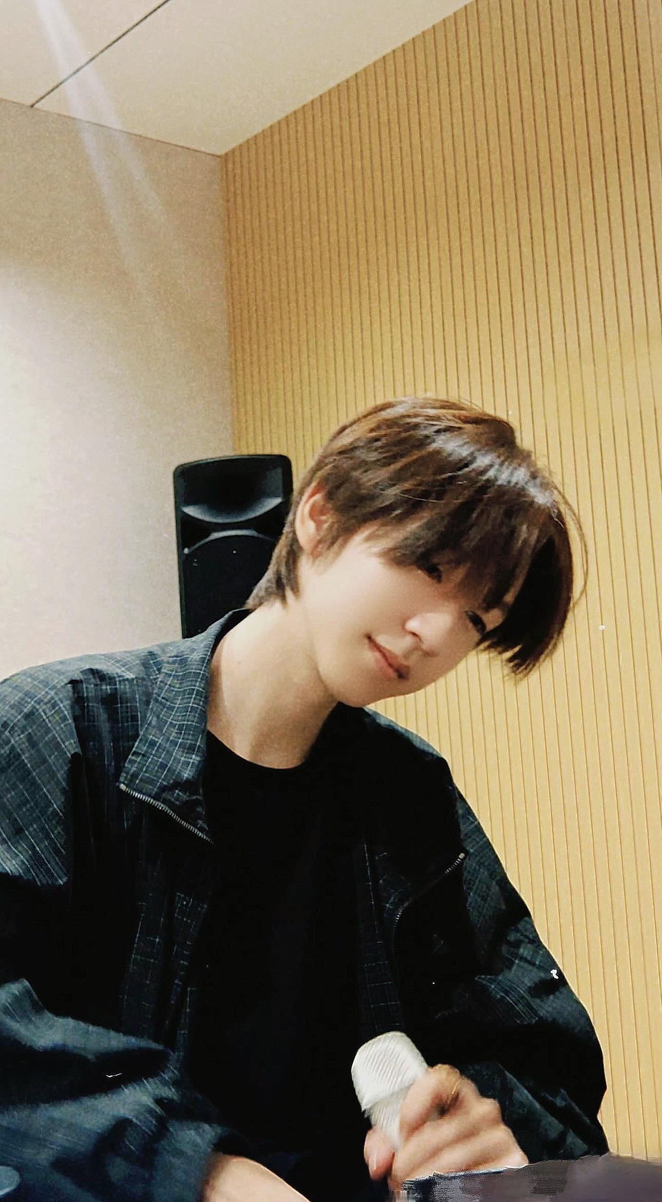 这个齐刘海小妹妹好萌的吧。。 
