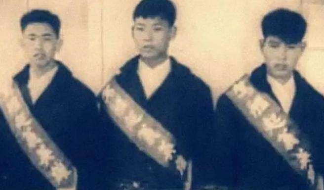 1966年1月，三名海军战士在杀害7名干部后，抢走一份关乎全党生死存亡的机密文件