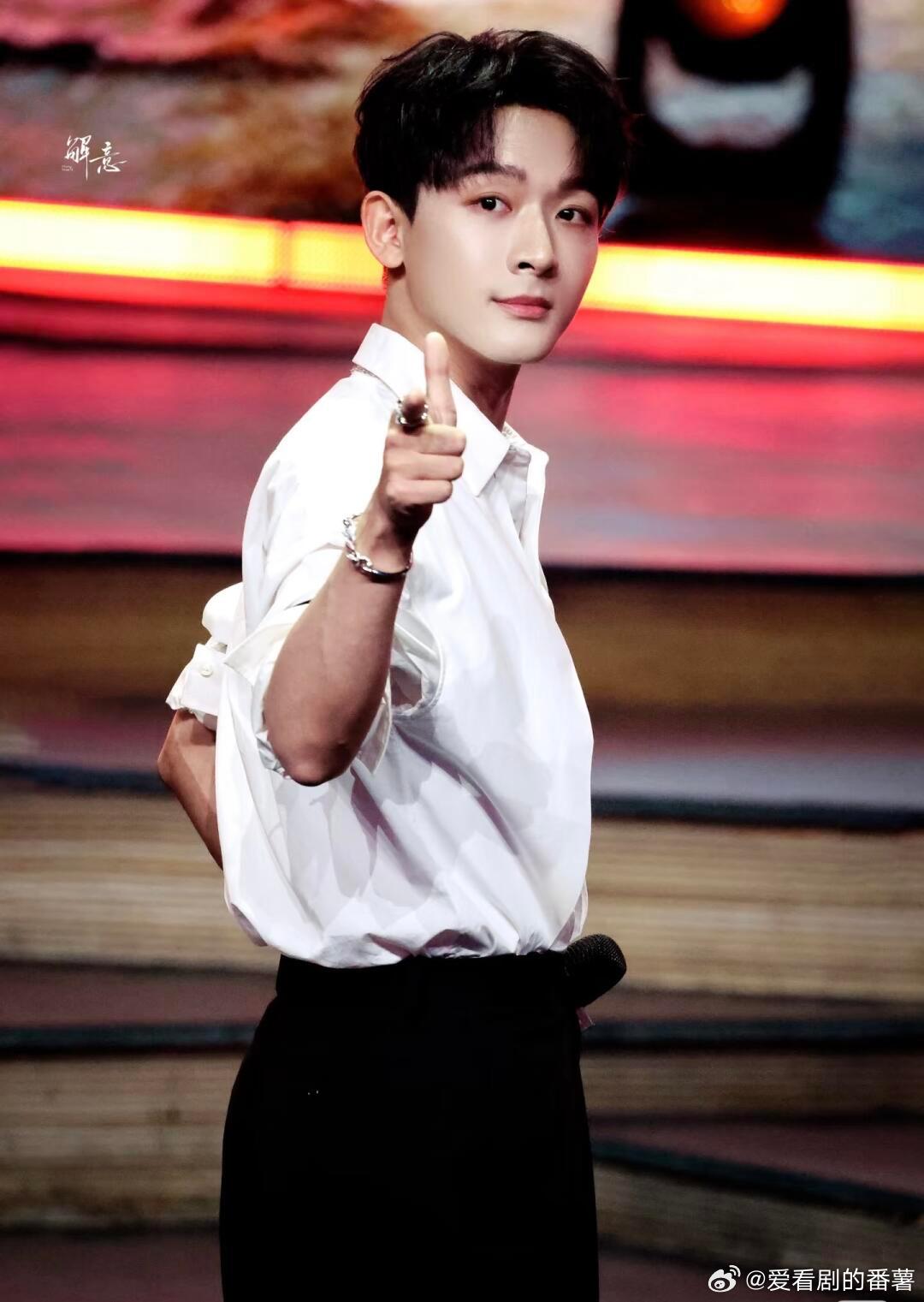 #张晚意 无字奖杯##张晚意[超话]# 宝藏男孩张晚意张晚意真的是年轻演员里潜力