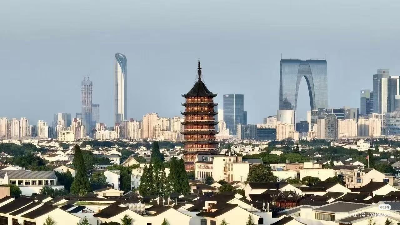 经济发达且古城保护佳，苏州堪称独一份；人文鼎盛且古城保护优，苏州亦是独一份。如此