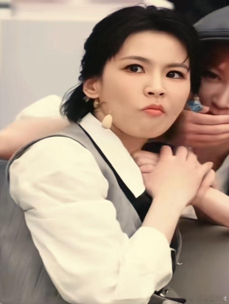 . 曾沛慈参加的是恋综吗 知道的在录浪姐，不知道的以为曾沛慈在恋综里雨露均沾，不