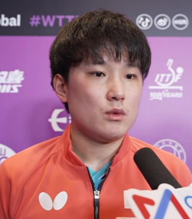 澳门冠军赛：张本智和3:0林德晋级8强后的采访，居然号称要为日本队拿3块金牌！