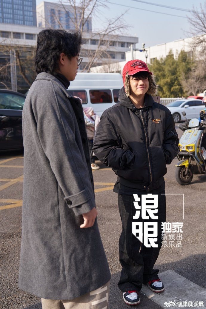 徐浩伦谭湘文现身央视 笑不活了！彩排名单小乌龙居然成了圈粉名场面，他俩身上那股烟