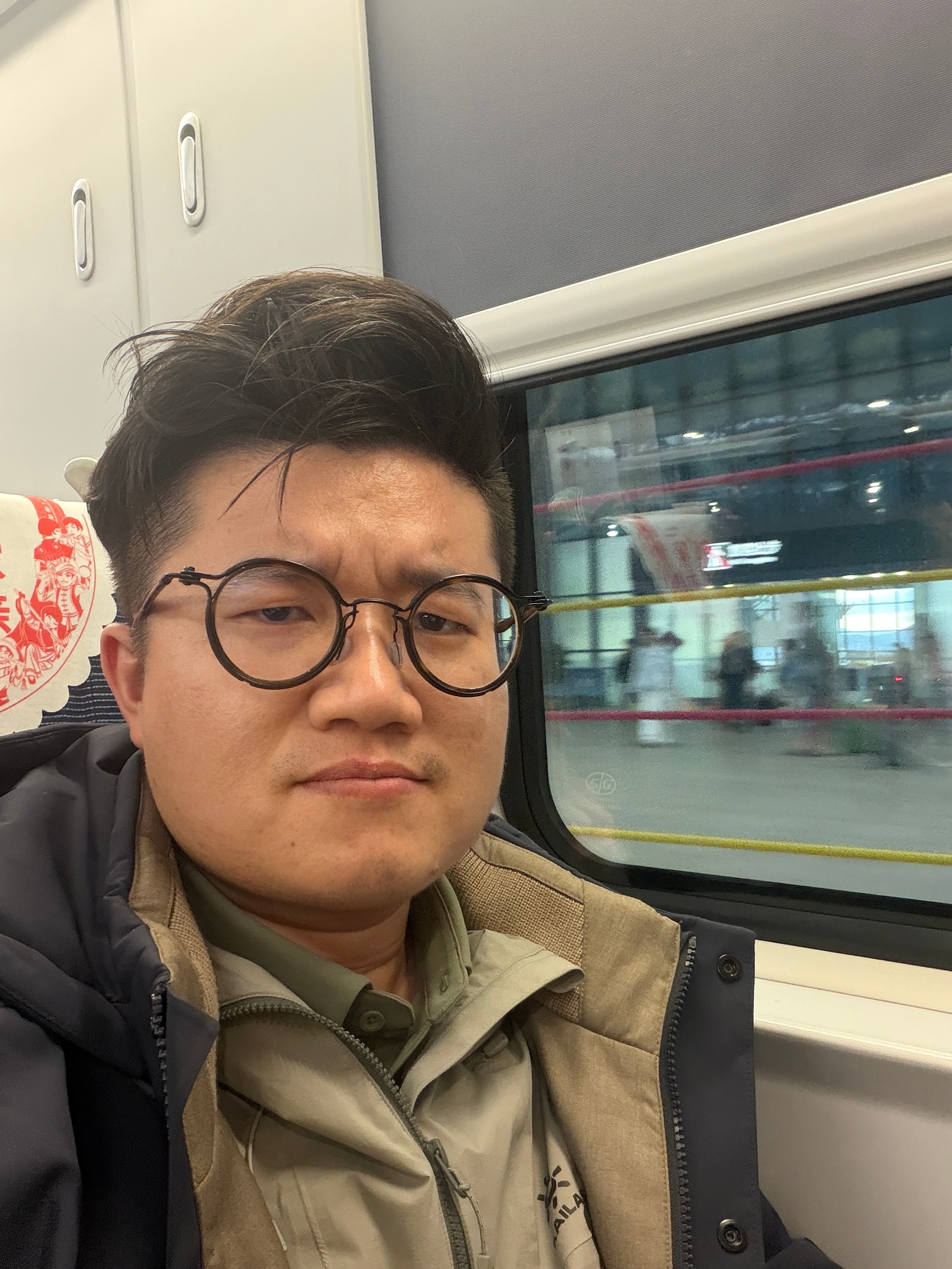 苹果的信号真的不行、发个微博转半天发不出去、旁边还有一个乌鸦嘲讽我、烦死了