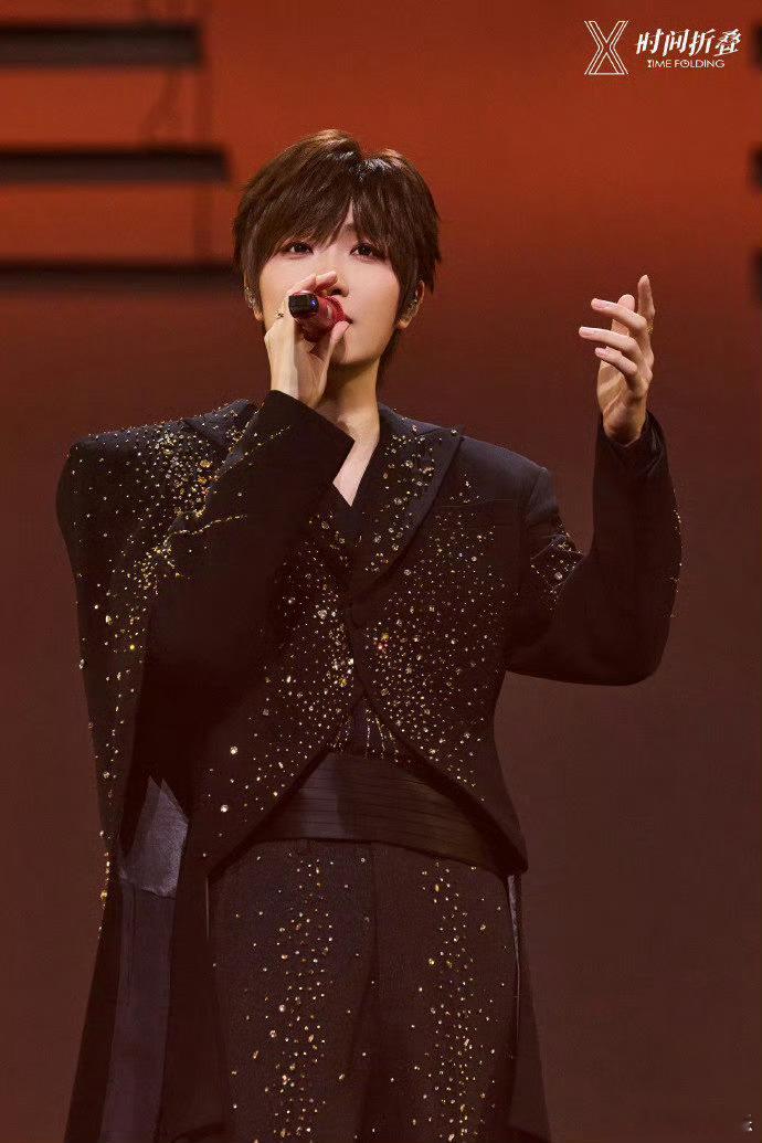 我不行了徐良演唱会送猪了徐良送完米面油开始送肉了 徐良宠粉没有上限✨！继米面油后