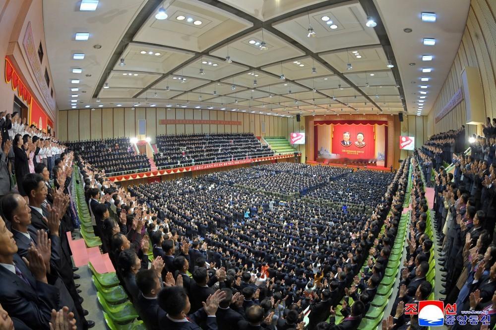 🔴【纪念金日成综合大学建校８０周年中央报告大会举行】纪念金日成综合大学建校８０