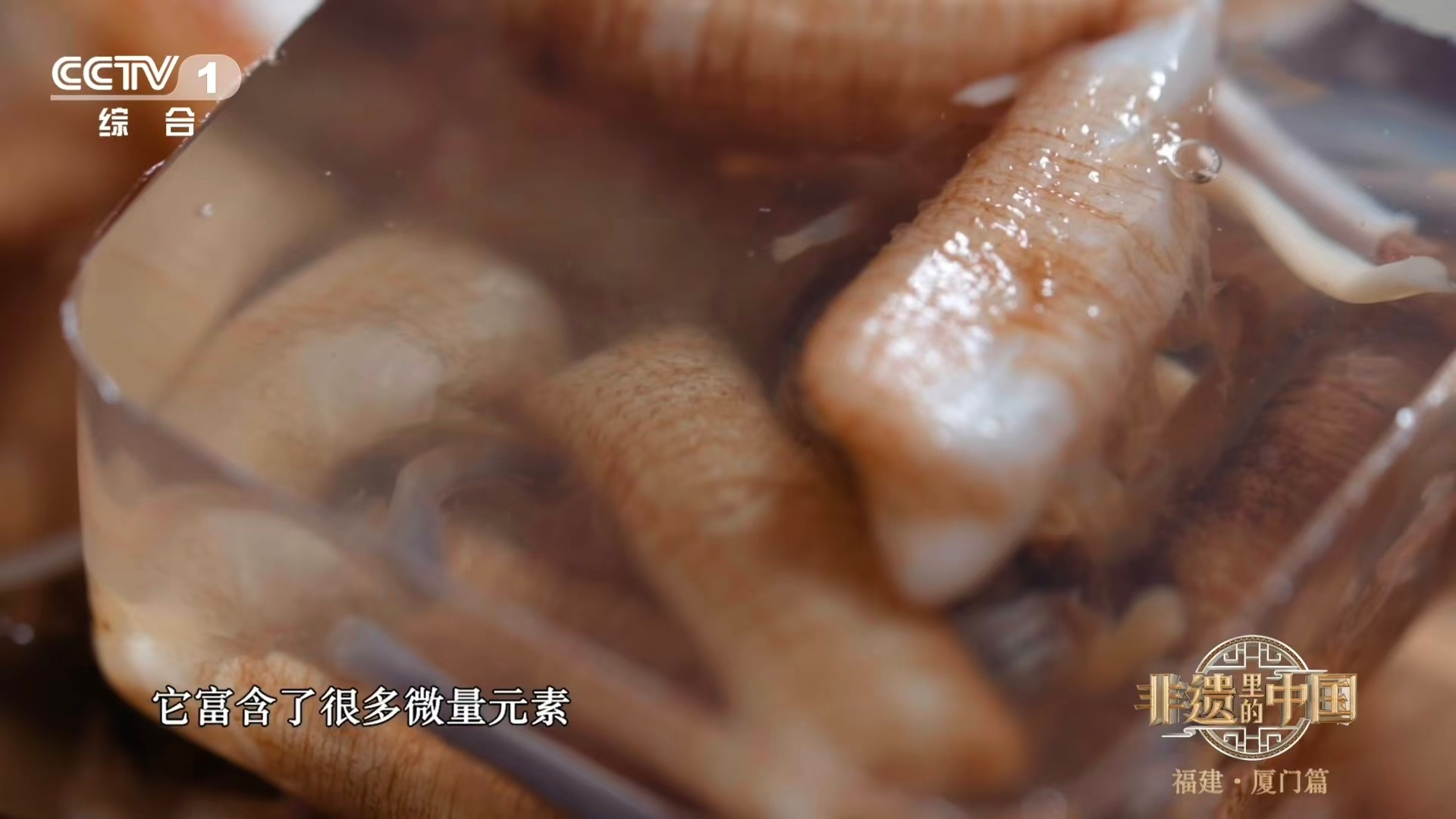 看着像虫吃着像虫其实就是虫洗虫时被细腿勾得指尖发痒，还蹭了满手泥垢，可当热气裹着