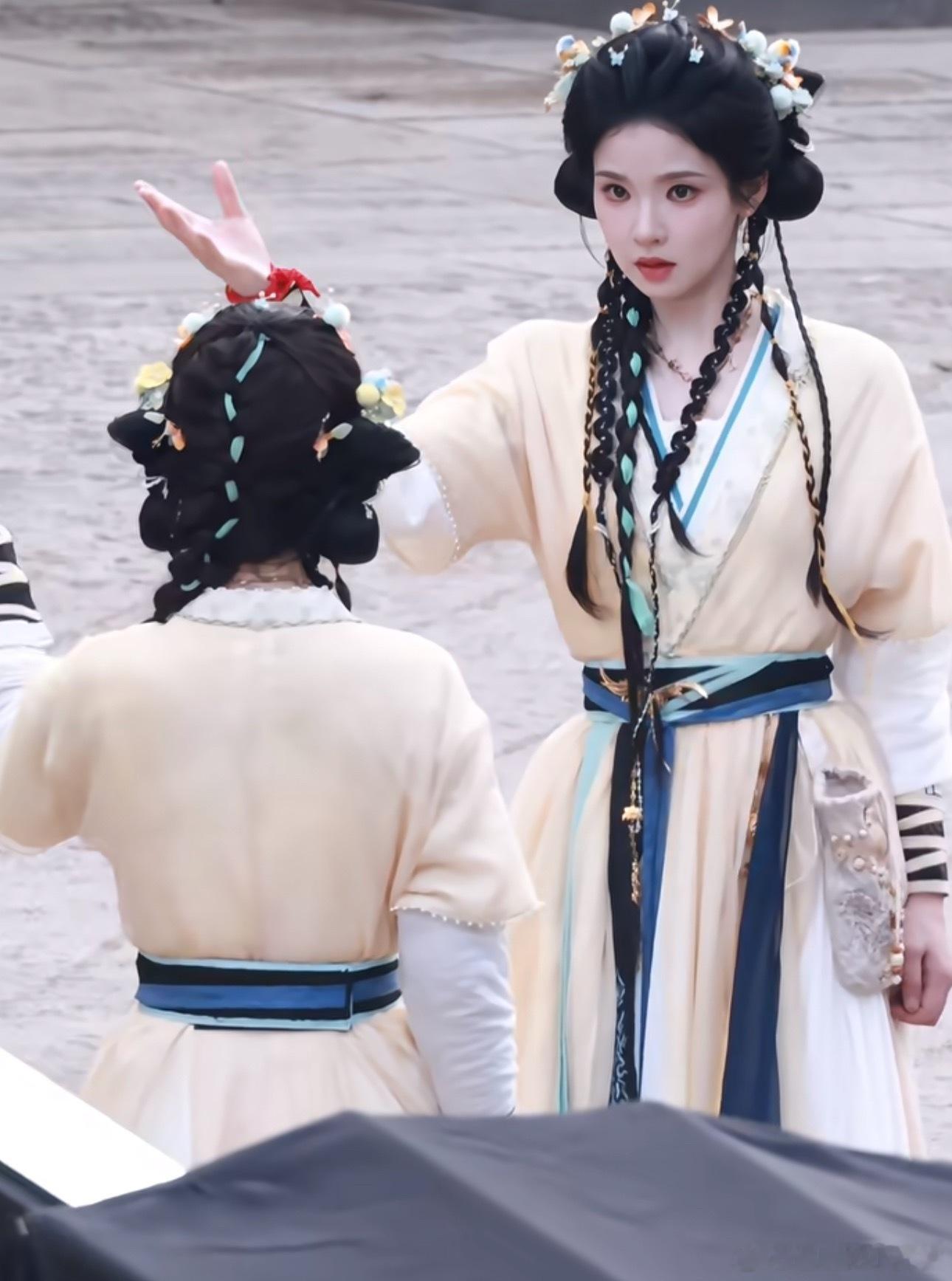妆造还挺漂亮，🐧对新人用心了 