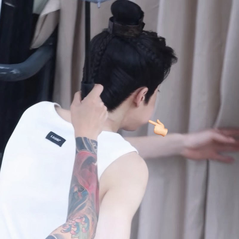 睫毛翘翘脸颊鼓鼓 