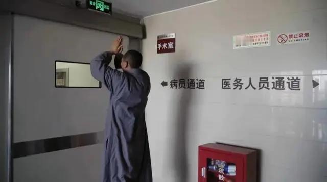 尚带500多个女人生600多个孩子，他的事迹也引起了社会的广泛热议。
 
他就是