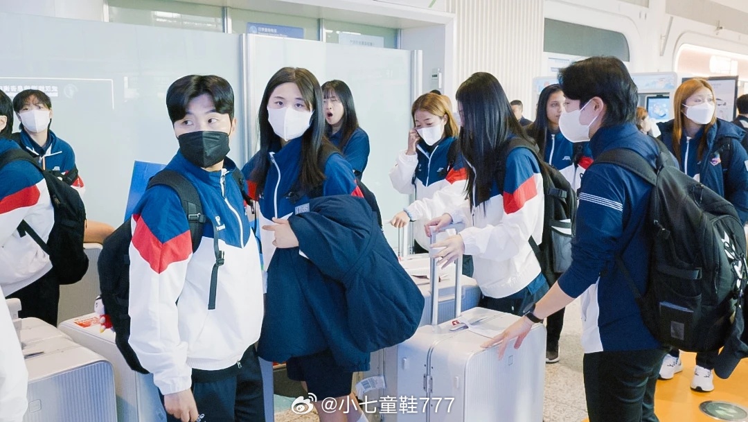 韩国水原女足抵达武汉参加亚冠八强战韩国水原女足成立于2003年，是韩国女子足球甲