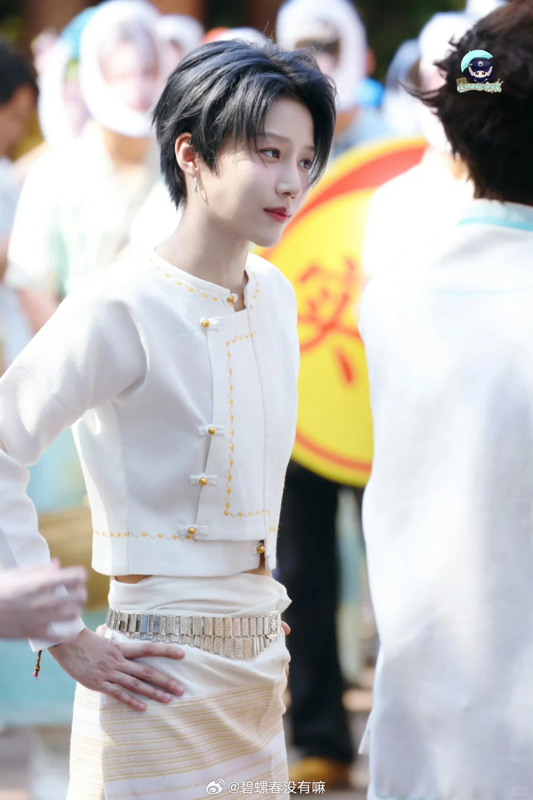 刘雨昕音你而来录制路透穿着民族服装好萌的一只🥹 