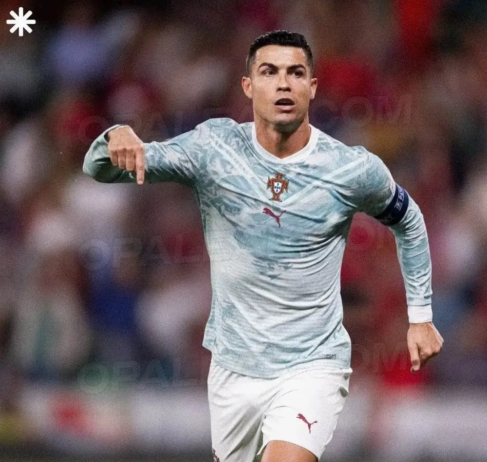 葡萄牙26世界杯客场球衣曝光：大V字切割设计，水绿色波纹点缀11月17日，知名球