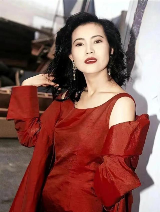 经济学家郎咸平说：“没有子女，你就是社会最底层人，没有人保护你。你将来想去养老院