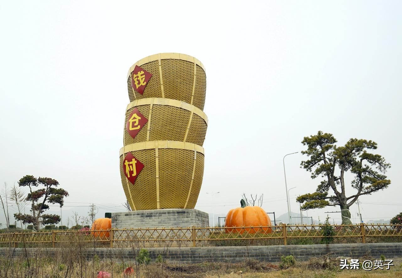 钱仓村，山海间的花田诗意
春日暖阳正好，宁波象山钱仓村成了游人争相奔赴的赏花胜地
