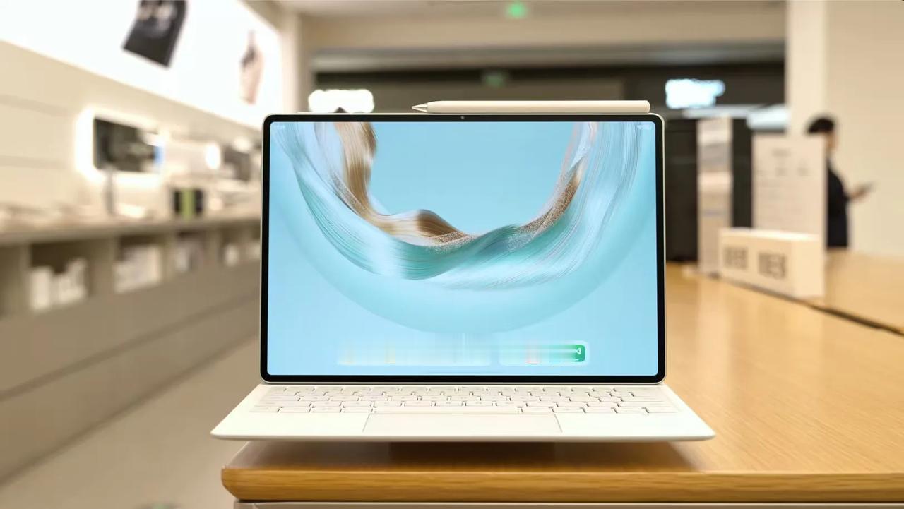 7月24日，华为正式发布旗舰平板华为MatePad Pro 12.2英寸，以鸿蒙