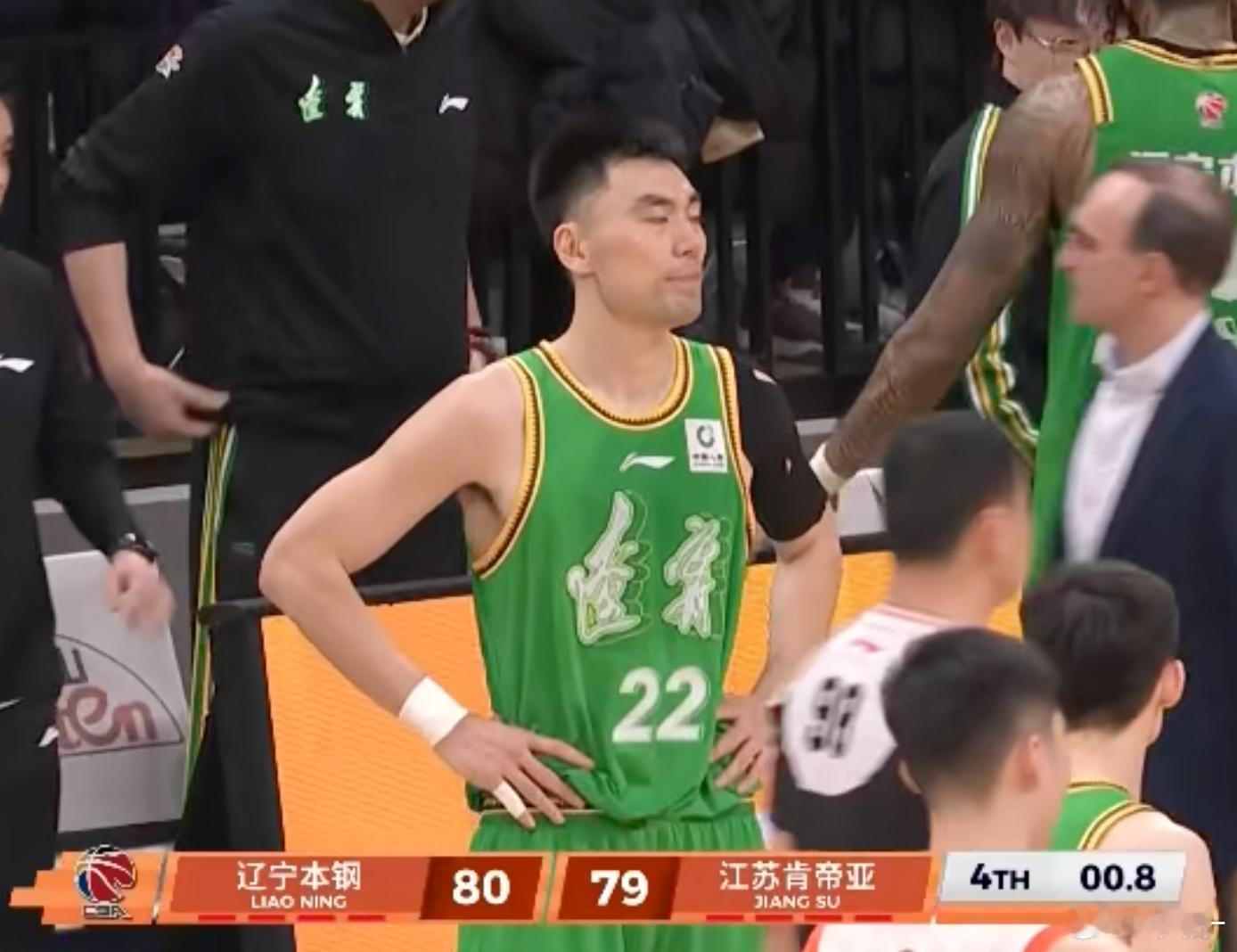 80-79准绝杀，然后裁判：球算，但是辽宁替补席提前进入场地，技术犯规。。。。江