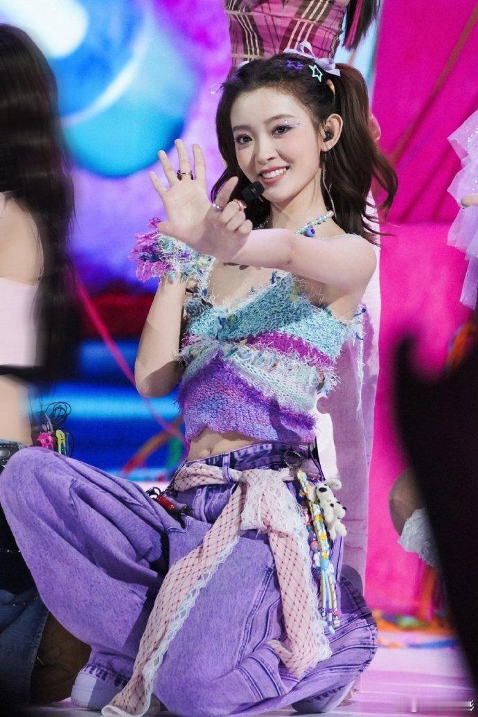 罗予彤 漂亮的孩子站中间 罗予彤是什么活力美少女[打call][打call]双马