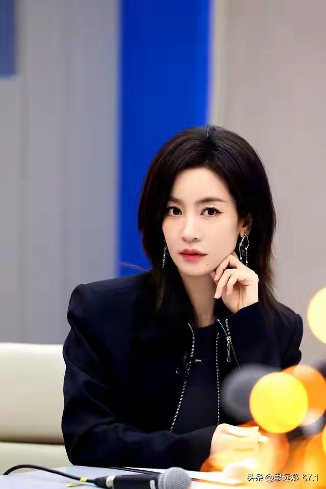李晟竟然这样说自己
刚开始她这样说，我不知道l人是什么意思?后来一查才知道是这样
