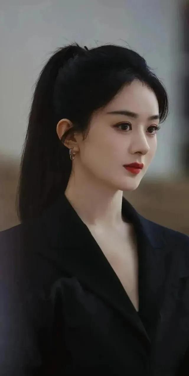 赵丽颖是一位中国女演员，她在影视界有着广泛的影响，她的出色表现和坚持努力的精神，