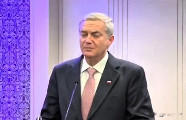 智利当选总统卡斯特访问阿根廷，在发表讲话中开始炮轰委内瑞拉总统马杜罗。

卡斯特