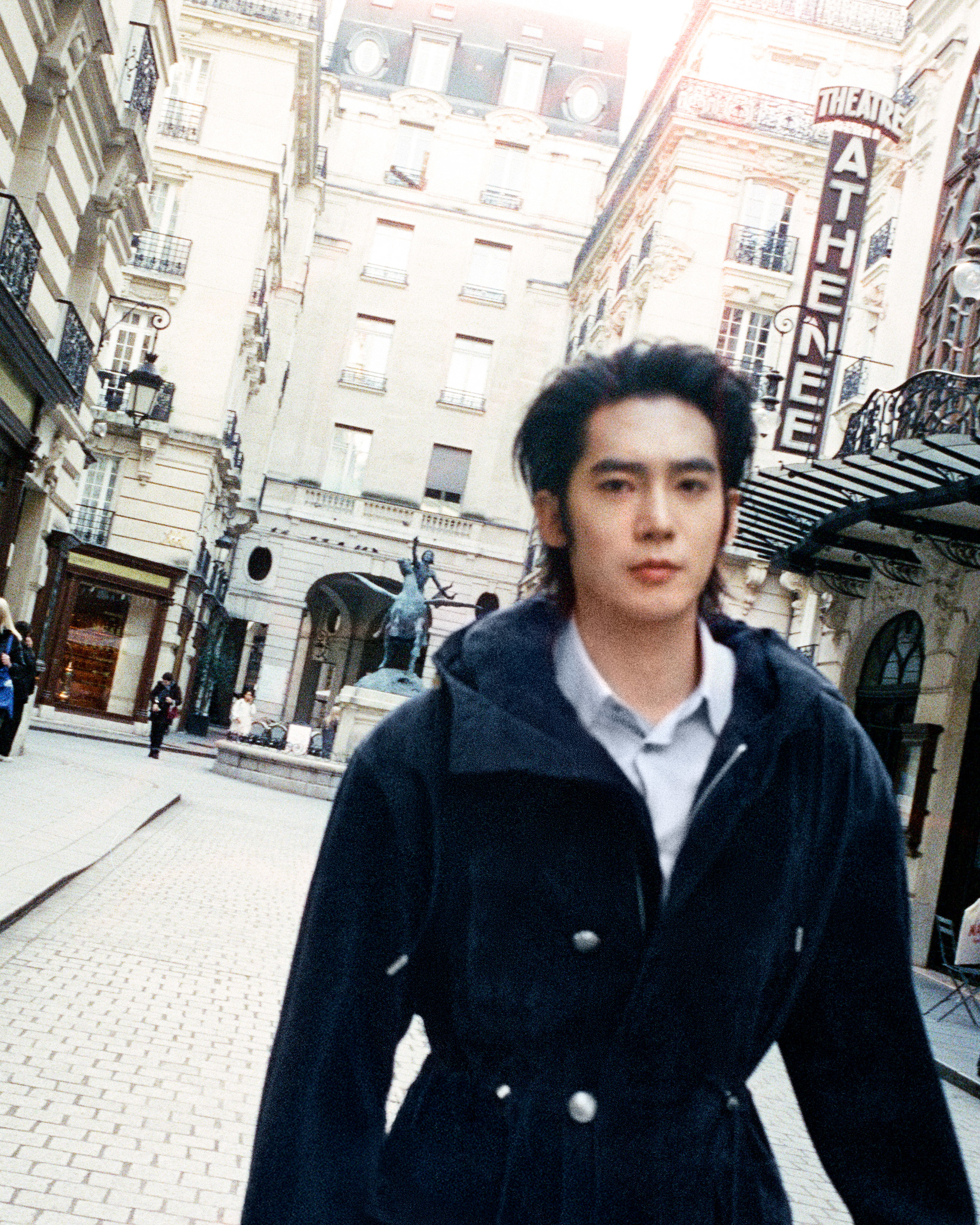 于适｜Dior大秀 大秀预热大片先行发布 ，漫行巴黎街头 ，今晚即将拉开帷幕的 