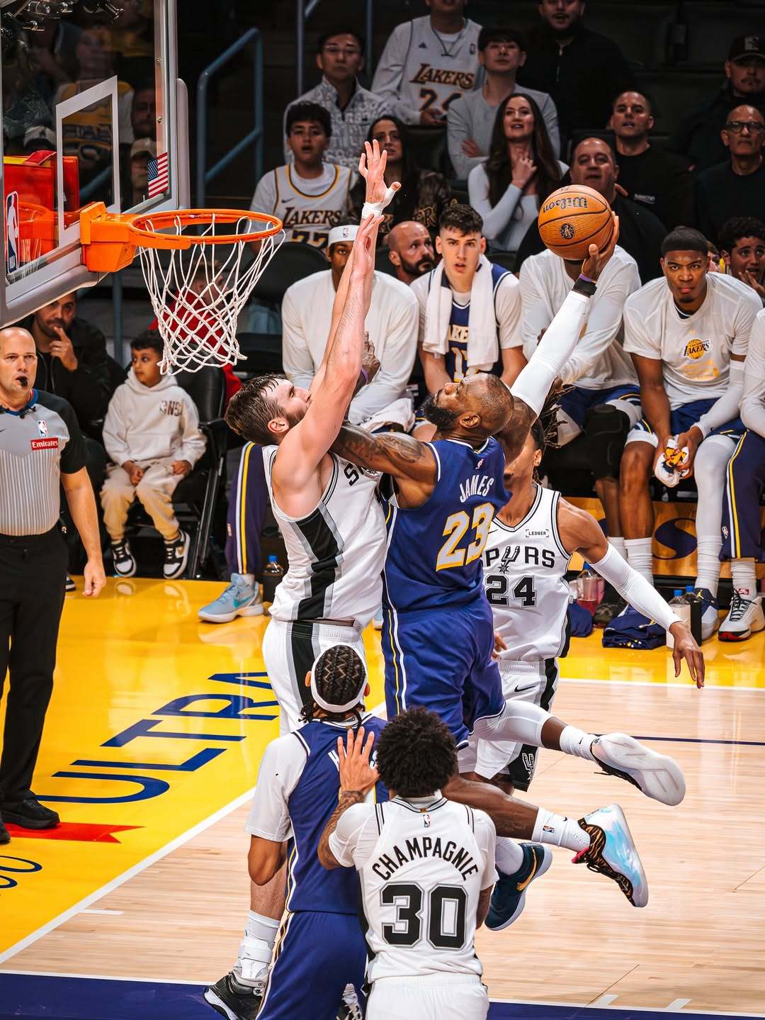 👑詹姆斯洛杉矶湖人