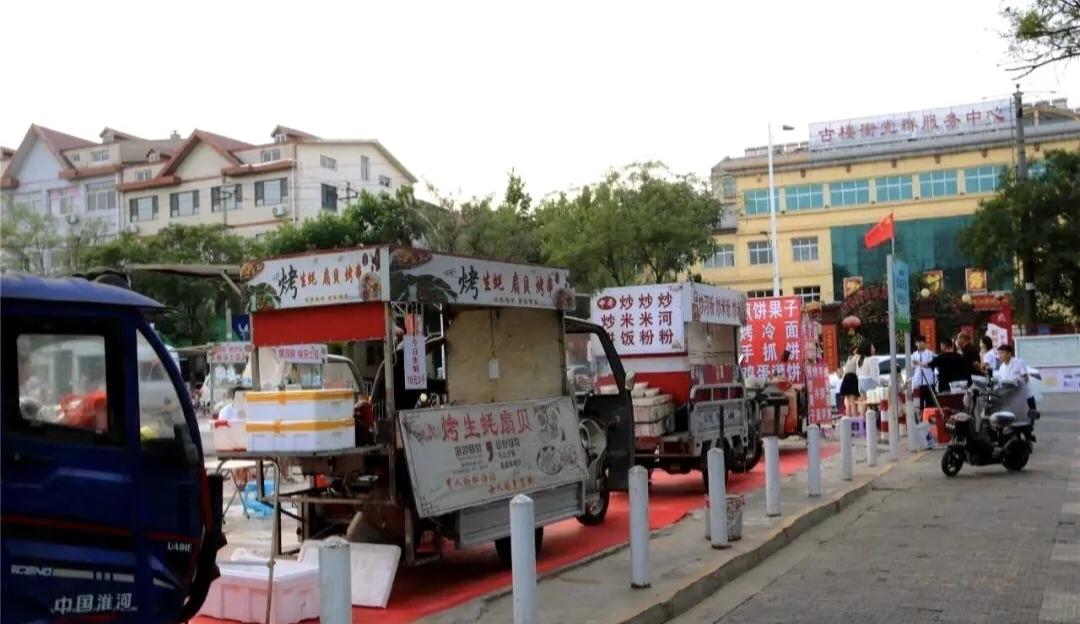 夜幕一落，街边小摊全部出摊，灯火热闹、人来人往，本来是咱们武安人夏天最舒服的消遣